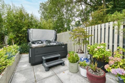 Garden - hot tub.jpg