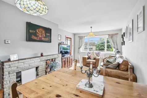 Lounge-Diner to front window.jpg