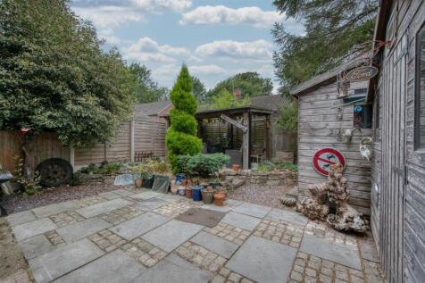 Garden - patio and pergola.jpg