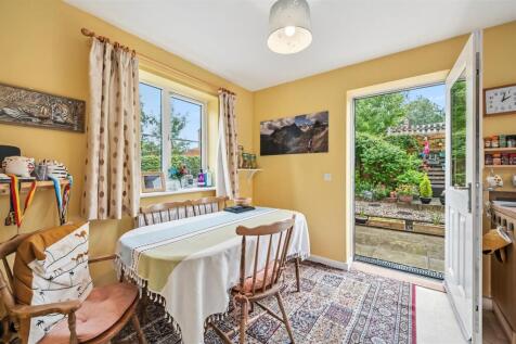 Kitchen-Diner to rear garden.jpg