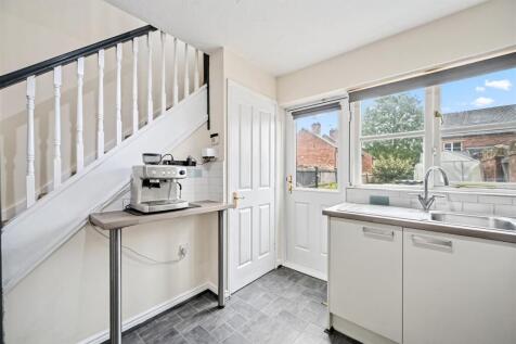 Kitchen - breakfast bar.jpg
