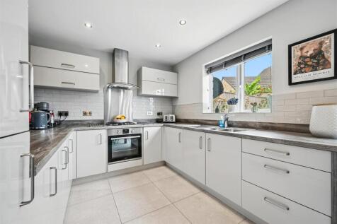 Kitchen towards window.jpg