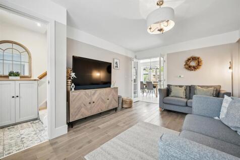 Living Room .jpg