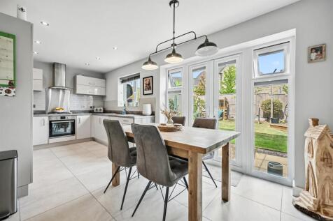 Kitchen-Diner towards garden.jpg