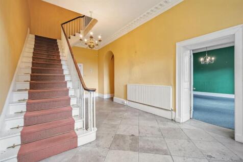 Entrance Hallway to Sitting Room.jpg