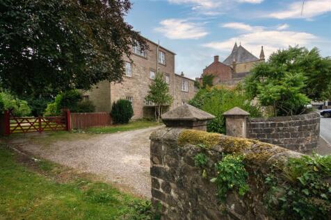 Driveway and gated entrance to garden.jpg