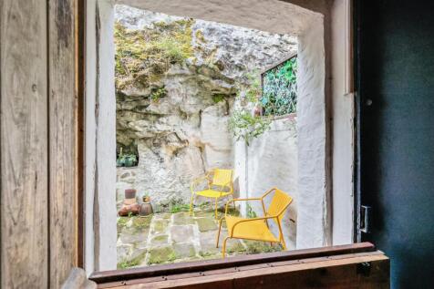 Stable door to courtyard garden.jpg