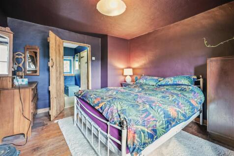Bedroom One to landing.jpg