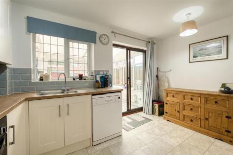 Kitchen-Diner towards Conservatory.jpg