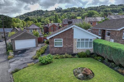 Drone - close-up, front of house and driveway.jpg