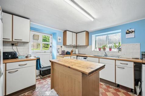 Kitchen to windows.jpg