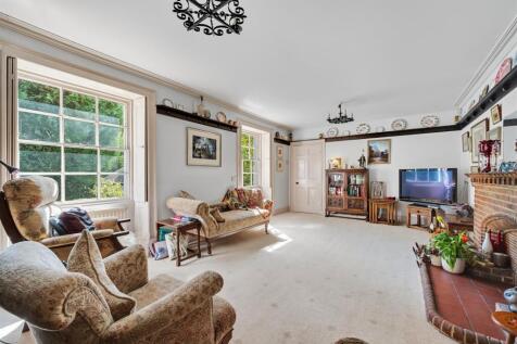 Sitting Room to entrance hallway.jpg