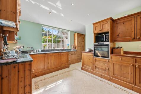Kitchen to window.jpg
