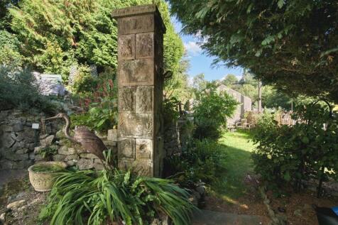 Front garden to lawn.jpg