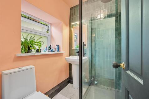 Shower Room.jpg
