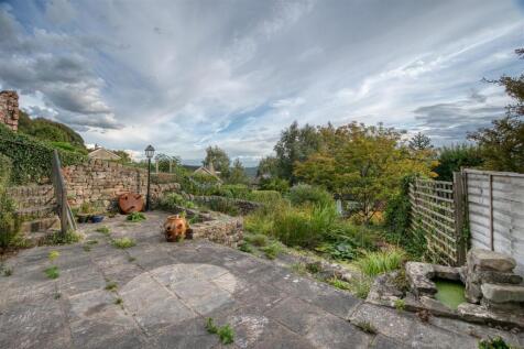 Garden - dining patio.jpg