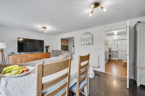 Dining Room to entrance hallway.jpg