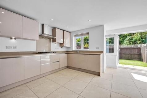 Kitchen towards garden.jpg