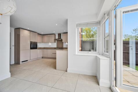 Dining area to kitchen  .jpg