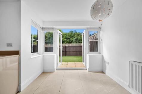 Dining area to garden.jpg