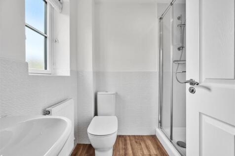 Bedroom One en-suite.jpg