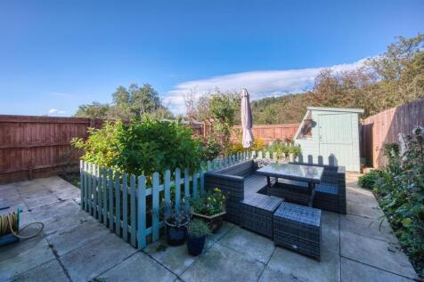 Rear Garden - dining patio.jpg