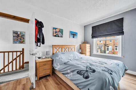 Bedroom One to landing.jpg