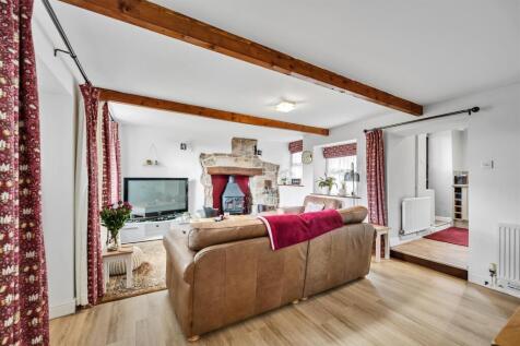 Sitting Room towards Kitchen.jpg