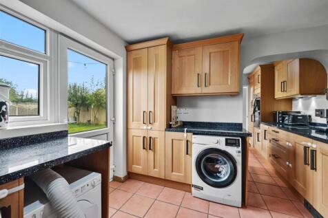 Utility Room to Kitchen.jpg