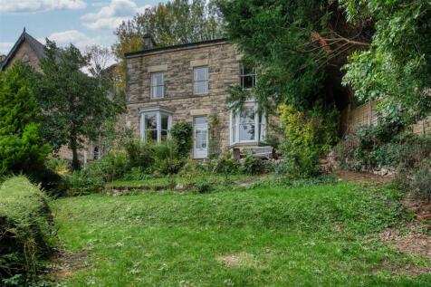 Front garden and front of the home.jpg