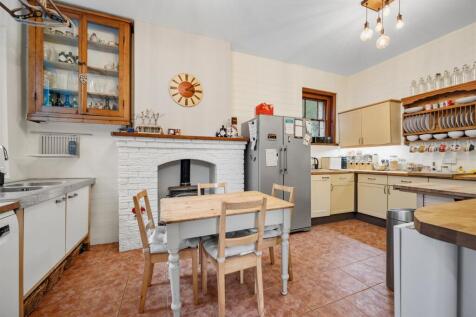 Dining Kitchen from Entrance Hallway.jpg