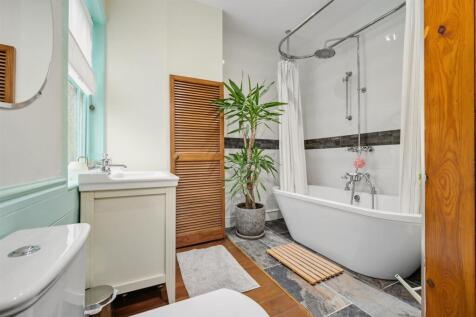 Bathroom.jpg