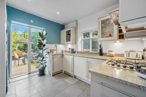 Kitchen to garden patio.jpg