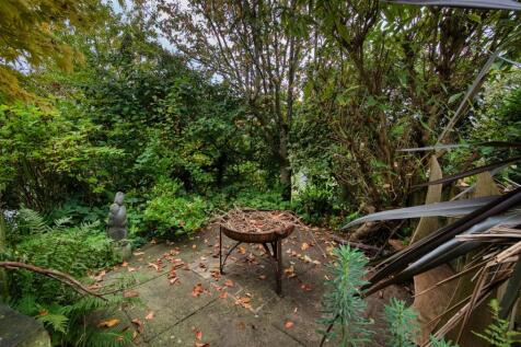 Garden - lower patio.jpg