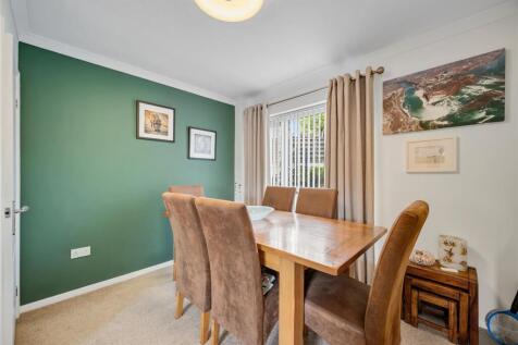 Dining Area.jpg