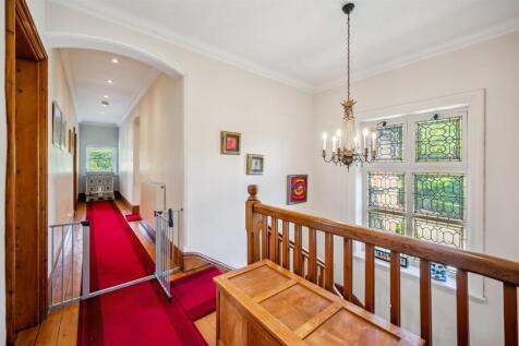 First floor landing.jpg