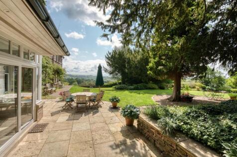Rear Garden - dining patio.jpg