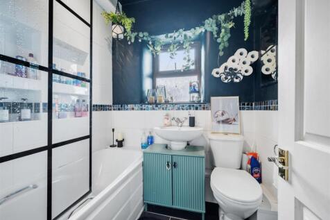 Bathroom - sink and WC.jpg