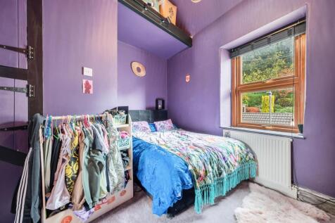 Bedroom to front window.jpg