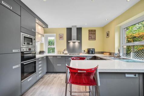 Breakfast Kitchen - peninsula.jpg