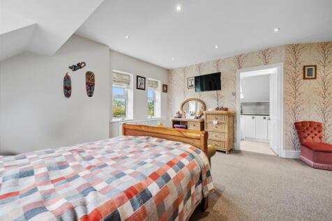 Bedroom One to en-suite.jpg