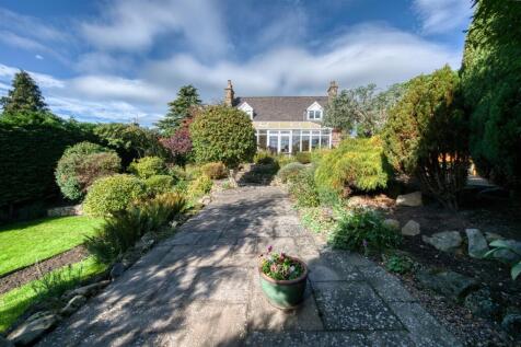 Path to rear of the home.jpg