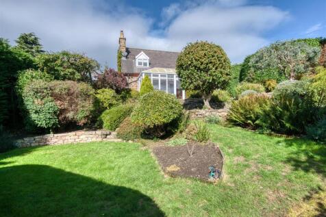 Upper lawn to home.jpg