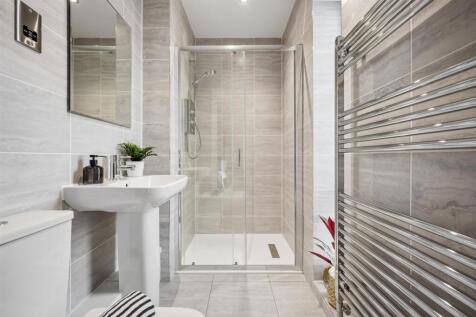 Bedroom One en-suite.jpg