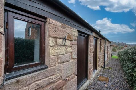 Path to annexe and barns.jpg