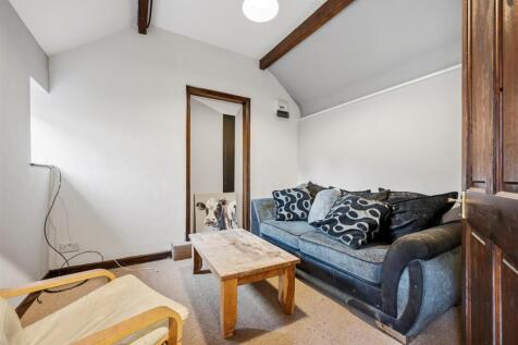 Annexe - Sitting Room.jpg