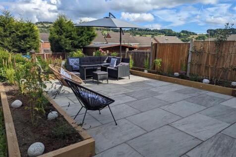 Rear Garden - dining patio.jpg