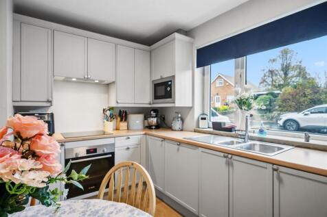 Kitchen to window.jpg