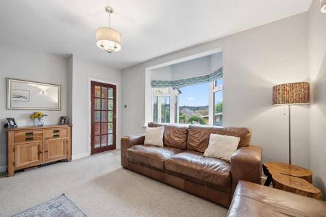 Lounge to bay window.jpg