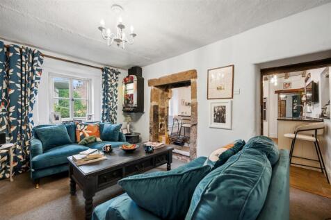 Snug towards Kitchen.jpg